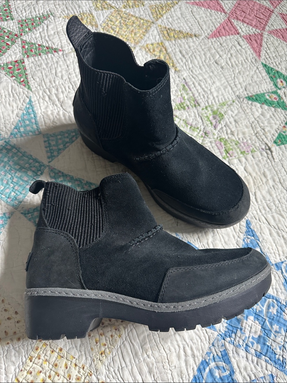 Women’s Ugg Black Suede Slip-On Ankle Chelsea Boots